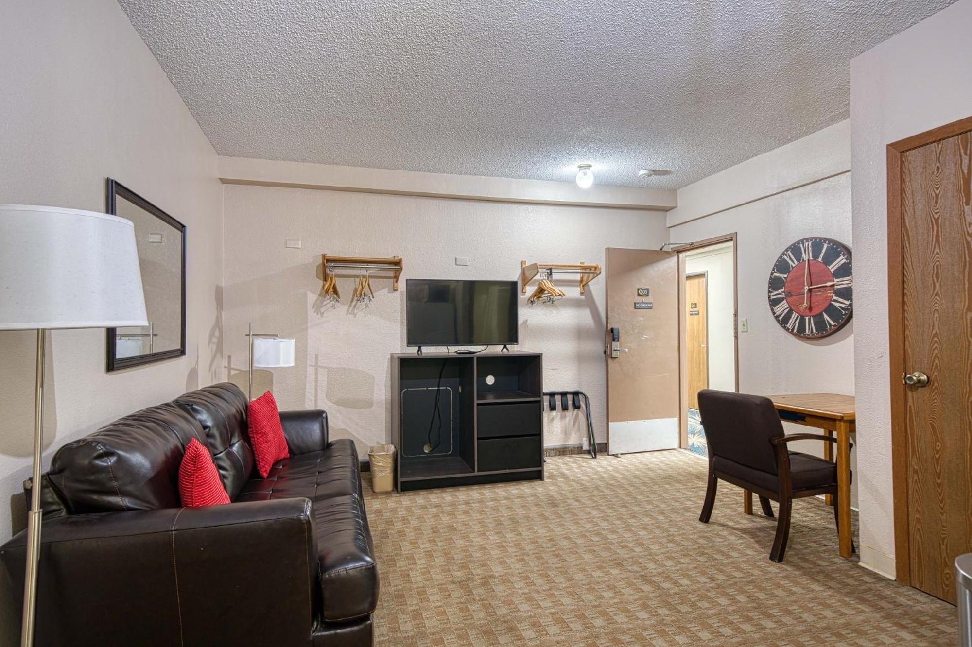 Super 8 By Wyndham Sturgis Exterior foto